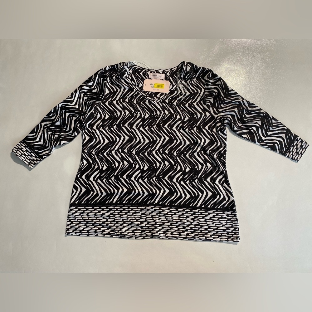 NEW Petite PM Allison Daley 3/4 Sleeve Vneck Top Blouse Polyester Bld Black $49